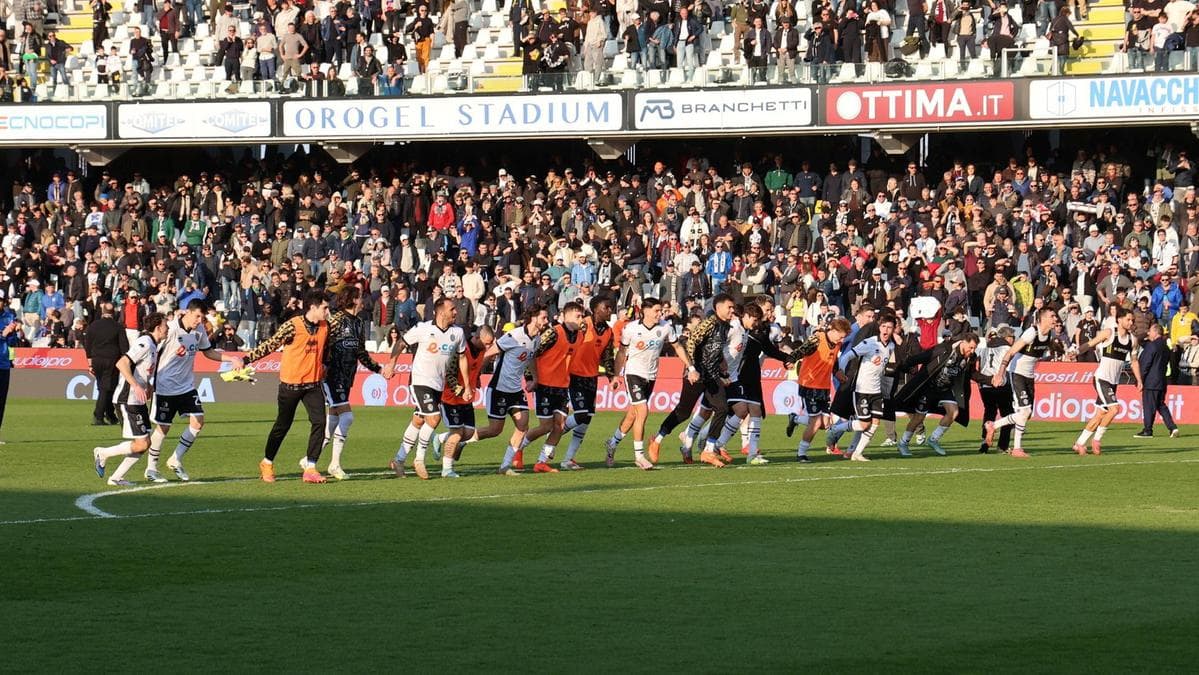 Cesena: Cole debutta con vittoria, ma il calcio resta oppio