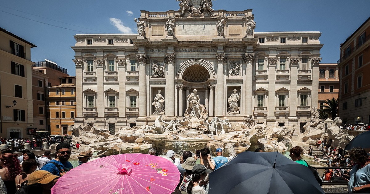 Julia, l'IA del Campidoglio: 8 milioni per consigliare ristoranti. Il popolo merita di più!